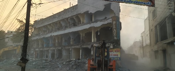 20 हजार वर्गफीट शासकीय कोटवारी भूमि पर अवैध निर्माण, सीमांकन के बाद तोड़े गए