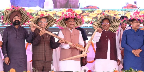 होली से पहले किसानों को मिली बड़ी सौगात, सीएम साय ने बटन दबाकर किसानों के खातों में की 10 हजार 324 करोड़ रुपए ट्रांसफर