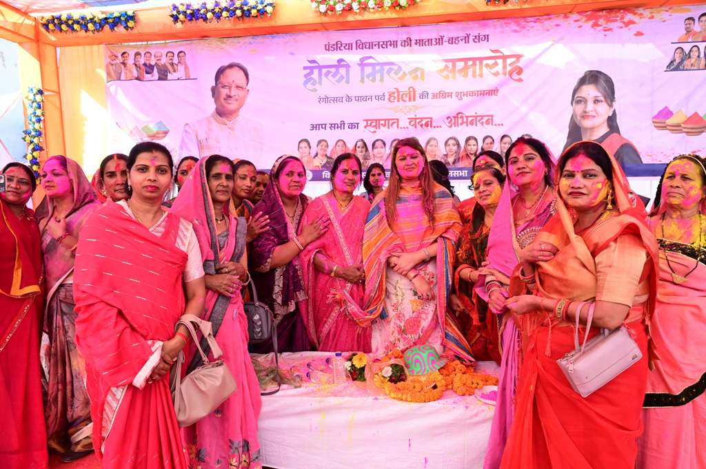 भावना बोहरा संग महिला मोर्चा ने उत्साह और उल्लास के साथ खेली होली