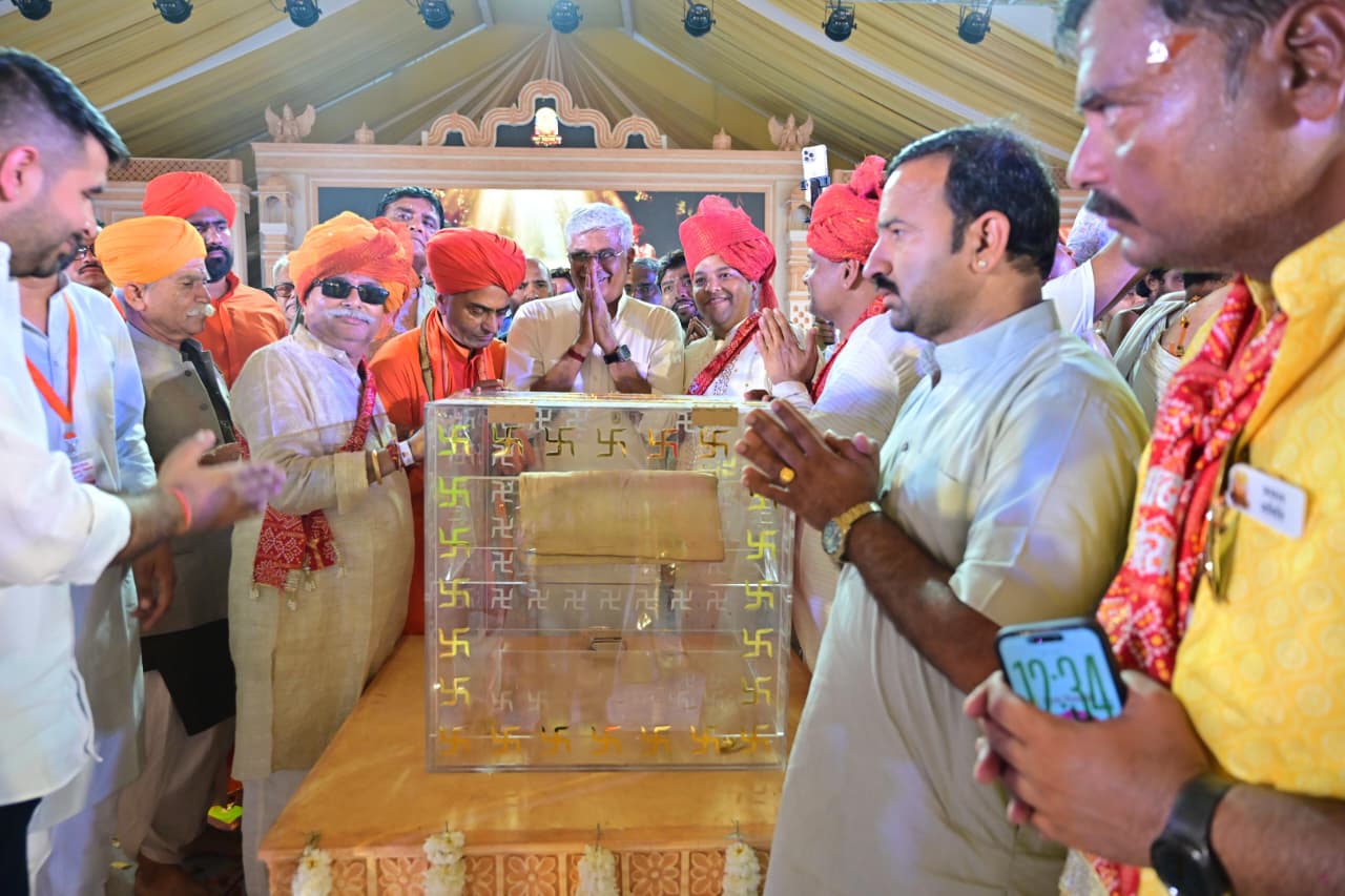 जैसलमेर में 144 वर्ष बाद किले से बाहर आई ’दिव्य चादर’