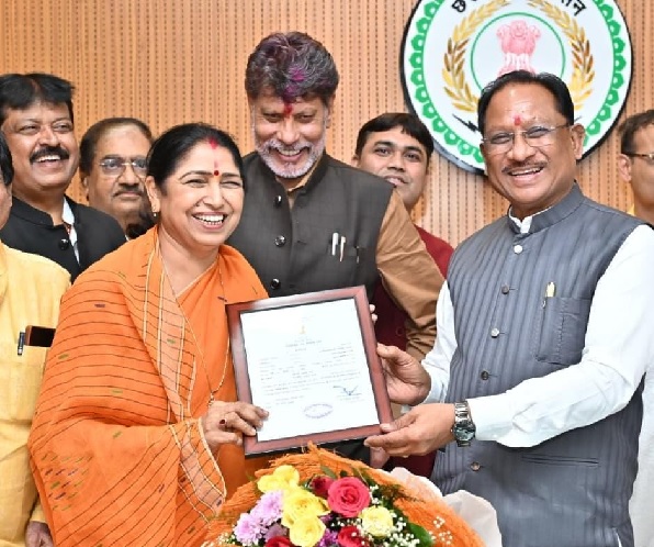 मुख्यमंत्री साय से नवनिर्वाचित राज्यसभा सदस्य लक्ष्मी वर्मा ने की मुलाकात