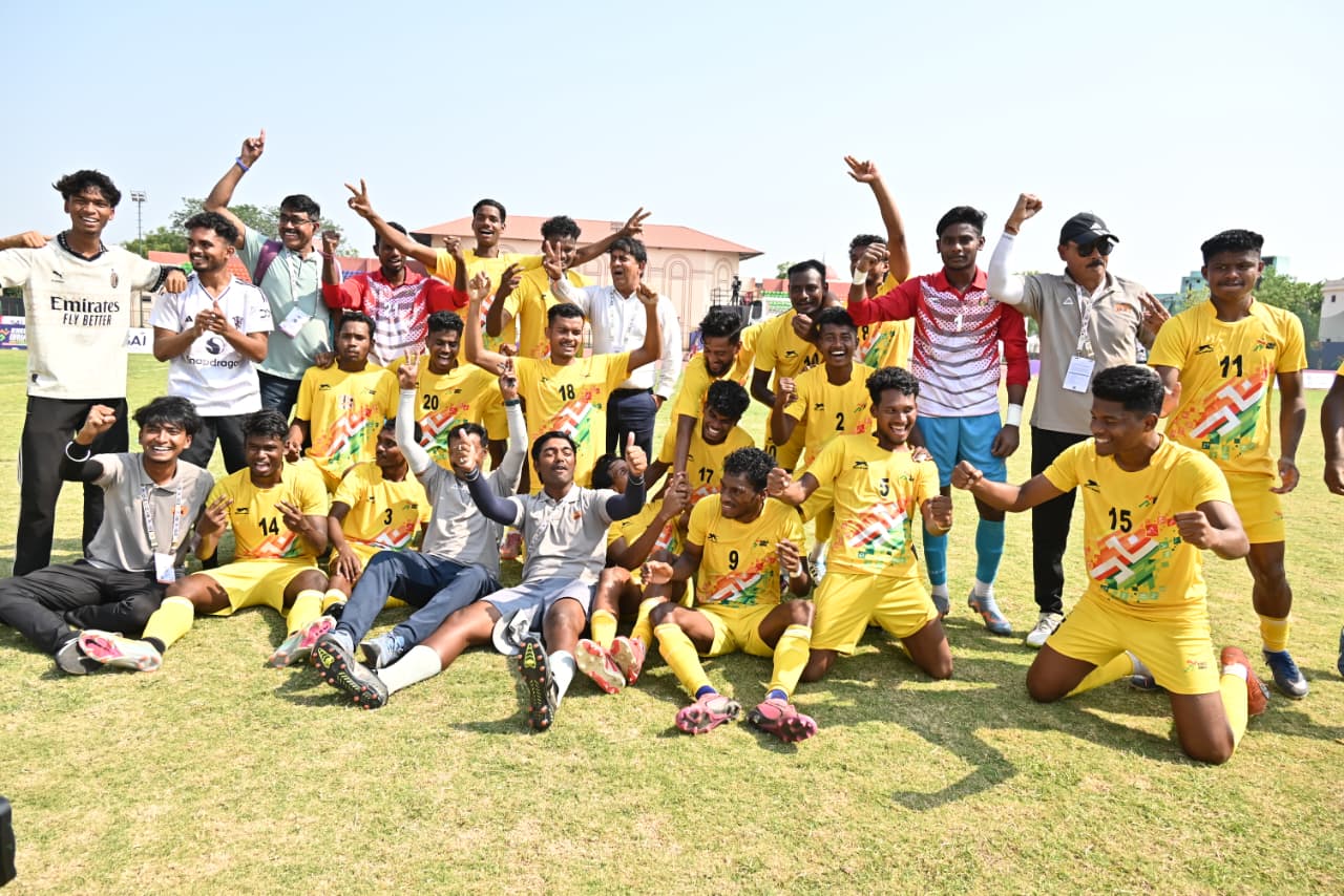 फुटबॉल में छत्तीसगढ़ को रजत पदक, फाइनल में कड़े मुकाबले में पश्चिम बंगाल से 0-1 से मिली हार