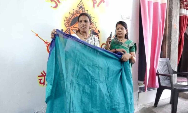 खराब साड़ियों के बदले आंगनबाड़ी कार्यकर्ताओं और सहायिकाओं को मिलेगी नई साड़ी