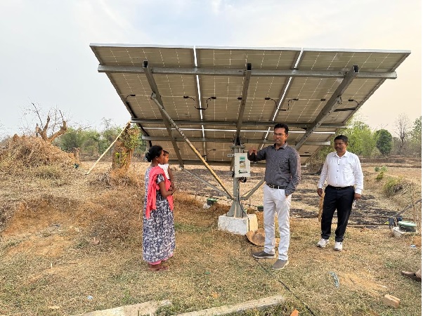 लापरवाही बर्दाश्त नहीं: जल जीवन मिशन और सौर सुजला पंपों की कार्यक्षमता जांचने पहुंचे क्रेडा सीईओ, अधिकारियों को लगाई फटकार
