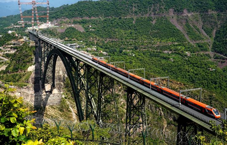 वंदे भारत रेलगाड़ी पूरे देश में तेज, 4 करोड़ यात्रियों ने की यात्रा, 100 प्रतिशत से अधिक ऑक्यूपेंसी