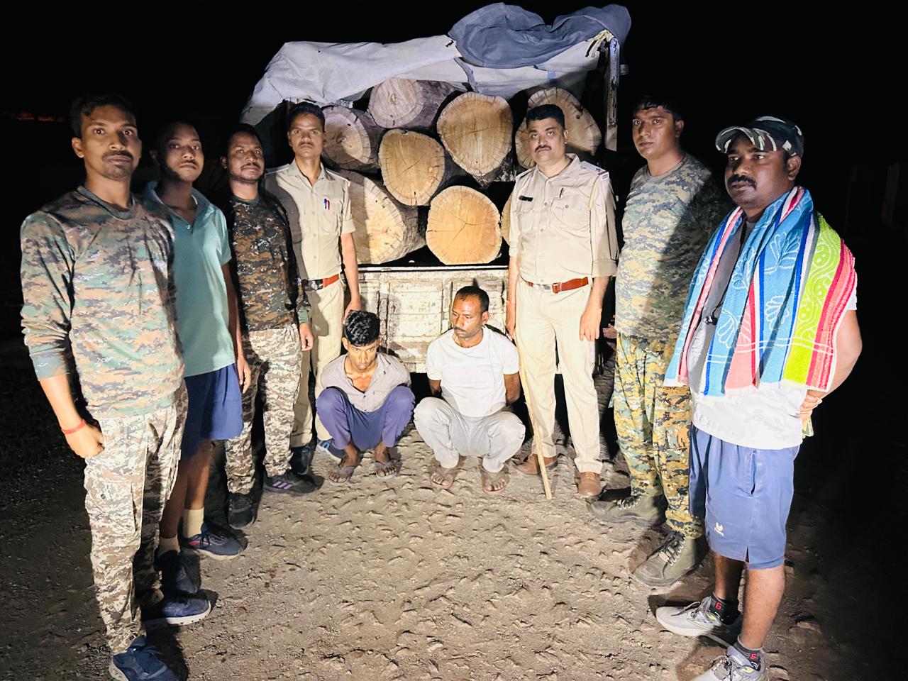 अवैध लकड़ी परिवहन पर बड़ी कार्रवाई, 8 नग साल लट्ठा सहित पिकअप वाहन जब्त