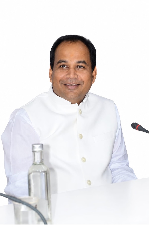 कलेक्टर डॉ. गौरव सिंह देश के “सर्वश्रेष्ठ जिलाधिकारी 2026” में शामिल, उत्कृष्ट प्रशासन एवं नवाचार के लिए मिली पहचान