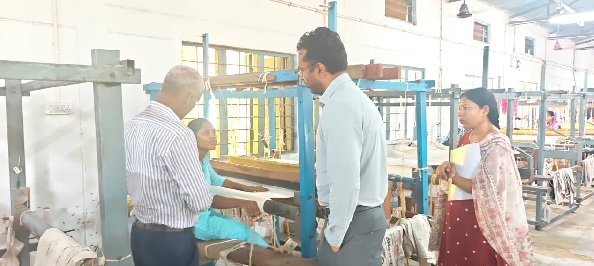 डिजिटल बाजार और सीधे खरीदारों से जुड़ाव: रेशम महिला समूह समूहों की आय बढ़ाने का अचूक मंत्र