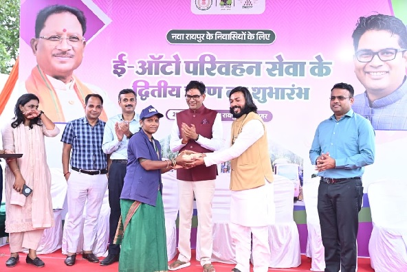 पिंक ऑटो प्रोजेक्ट के द्वितीय चरण शुरू, 52 महिलाओं को मिला ई-ऑटो, 25 से 30 हजार रुपए प्रतिमाह आय