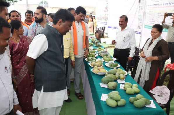 प्राकृतिक खेती अपनाकर किसान अपनी बढ़ाएं आय और बचाएं मिट्टी की उर्वरता : मंत्री केदार कश्यप