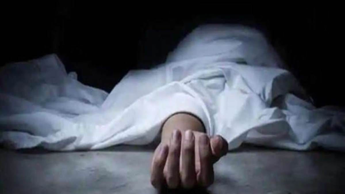 एक ही परिवार के 5 लोगों की मौत, घर में मिले पति-पत्नी और तीन बच्चों के शव