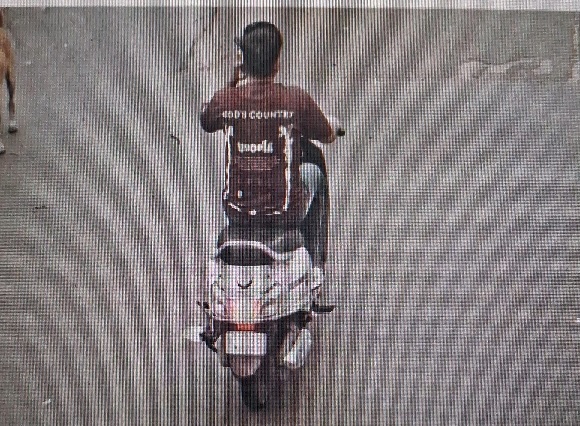 मोबाइल में मशुगल होकर वाहन चलाने वालों पर सख्ती, 2621 वाहन चलाते हुए मोबाइल फोन उपयोग पर की गयी कार्यवाही