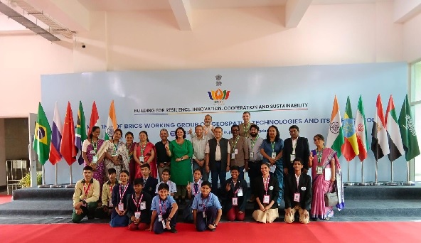 अंतर्राष्ट्रीय मंच पर लहराया रायपुर का परचम, BRICS 2026 में जी. उमाठे विद्यालय का स्कूल जियोस्पेशियल प्रोजेक्ट शोकेस के लिए हुआ चयन