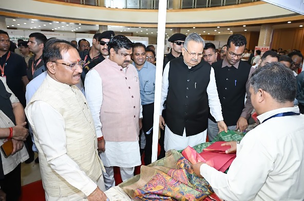 कोसा की चमक अब वैश्विक बाजार तक : मुख्यमंत्री ने लॉन्च किया छत्तीसगढ़ का प्रीमियम हैंडलूम ब्रांड कोशल फैब