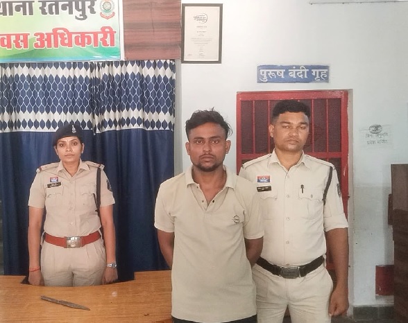 धारदार चाकू दिखाकर गाँव के लोगों को डराने धमकाने वाले आरोपी पर पुलिस का प्रहार, भेजा जेल