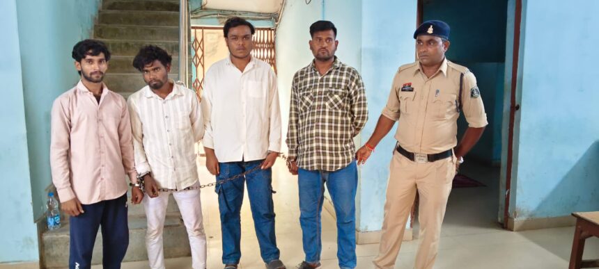 ज्वेलर्स से लूट की कोशिश, स्प्रे छिड़ककर वारदात को दिया अंजाम, 4 आरोपी गिरफ्तार