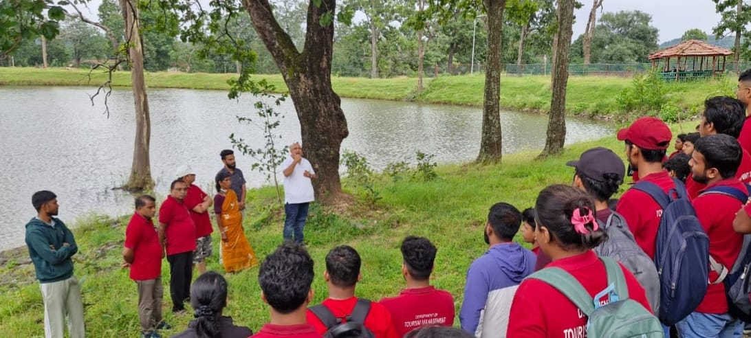 थाड़पथरा में ग्रामीण एवं जनजातीय पर्यटन की जीवंत पाठशाला, 90 विद्यार्थियों ने जाना बैगा संस्कृति का वैभव
