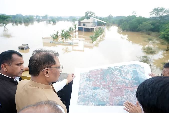संकट की घड़ी में बाढ़ प्रभावितों के साथ मजबूती से खड़ी छत्तीसगढ़ सरकार