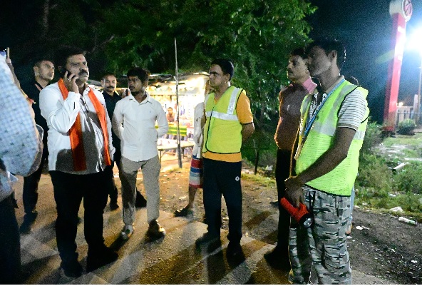 कवर्धा-बेमेतरा मार्ग पर पशुओं को देख उप मुख्यमंत्री शर्मा ने अधिकारियों को लगाई फटकार