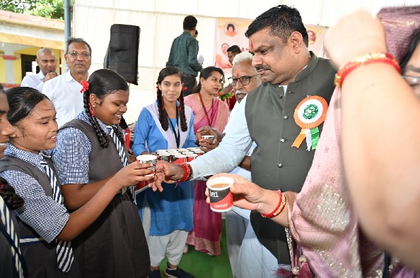 शिक्षा मंत्री यादव ने स्कूलों में साईंश्योर न्यूट्रिशन पायलट प्रोजेक्ट का किया शुभारंभ